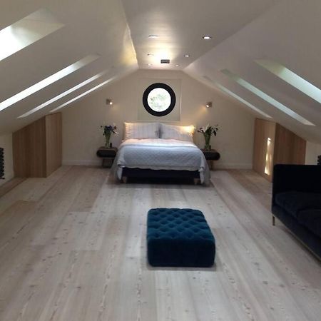 Luxury Coach House Next To Woodland In Knutsfordヴィラ エクステリア 写真