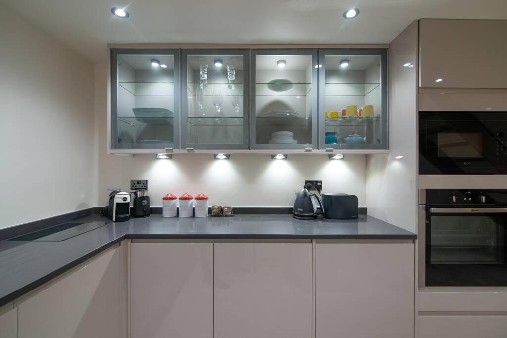 Luxury Coach House Next To Woodland In Knutsfordヴィラ エクステリア 写真