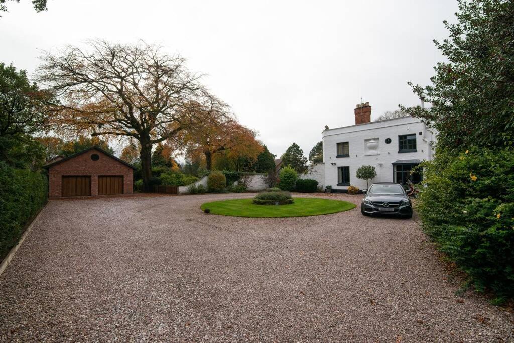Luxury Coach House Next To Woodland In Knutsfordヴィラ エクステリア 写真
