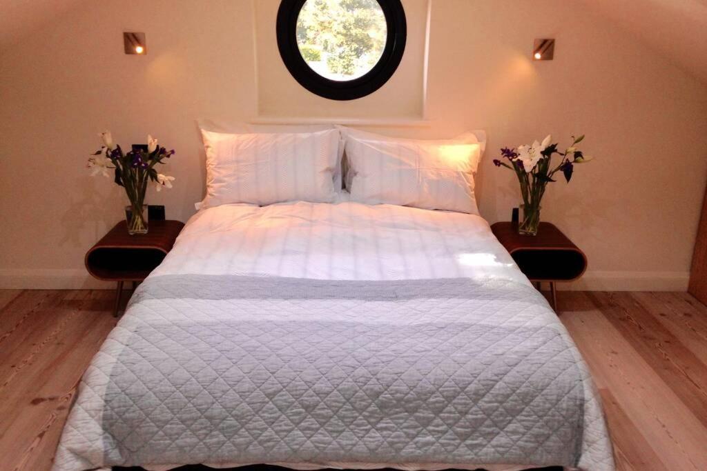 Luxury Coach House Next To Woodland In Knutsfordヴィラ エクステリア 写真