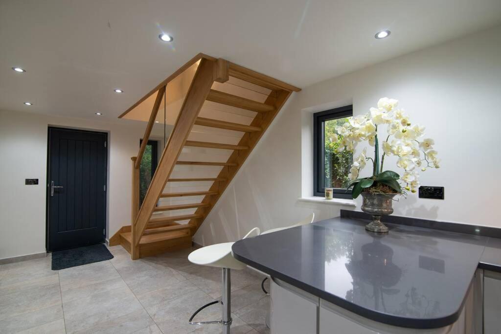 Luxury Coach House Next To Woodland In Knutsfordヴィラ エクステリア 写真