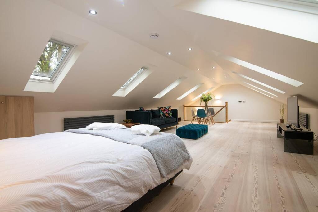 Luxury Coach House Next To Woodland In Knutsfordヴィラ エクステリア 写真
