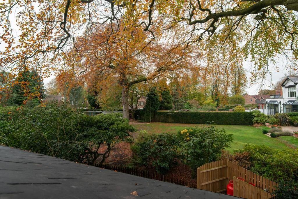 Luxury Coach House Next To Woodland In Knutsfordヴィラ エクステリア 写真