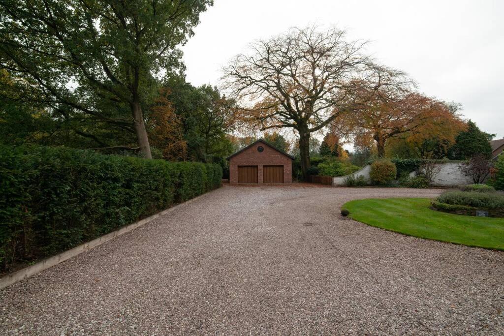 Luxury Coach House Next To Woodland In Knutsfordヴィラ エクステリア 写真
