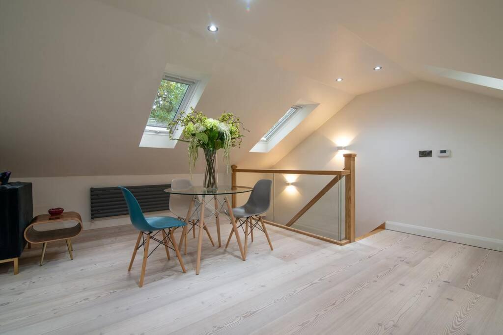 Luxury Coach House Next To Woodland In Knutsfordヴィラ エクステリア 写真