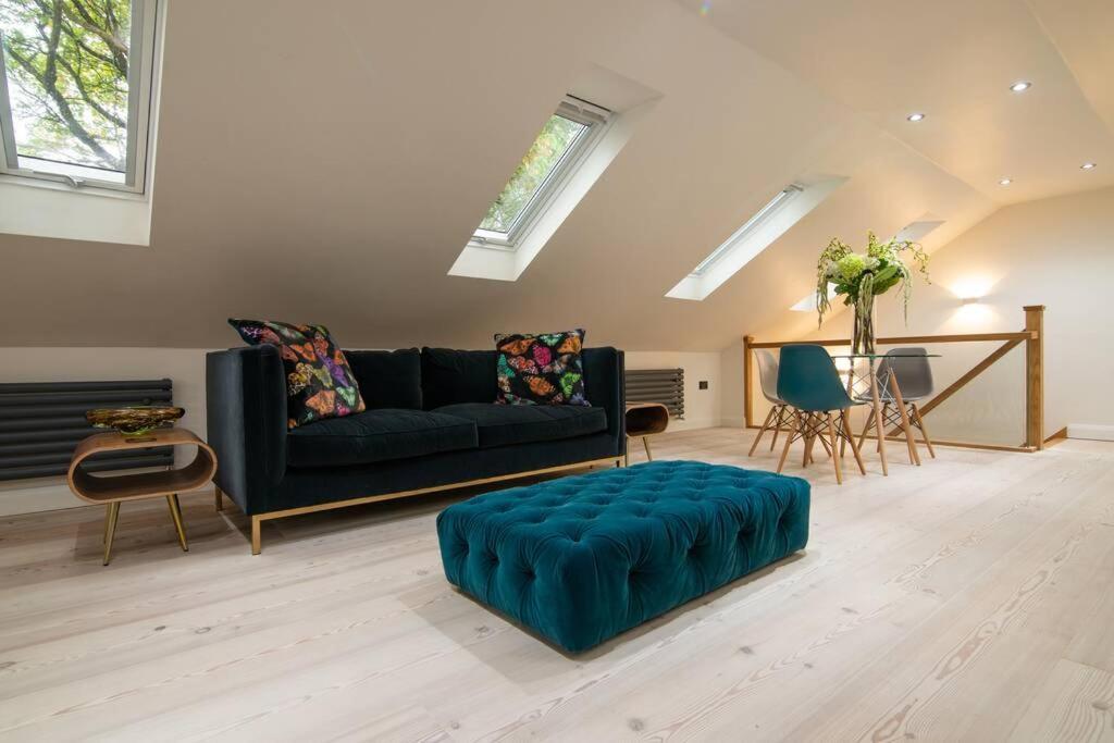 Luxury Coach House Next To Woodland In Knutsfordヴィラ エクステリア 写真