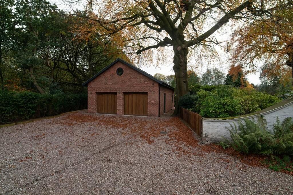 Luxury Coach House Next To Woodland In Knutsfordヴィラ エクステリア 写真