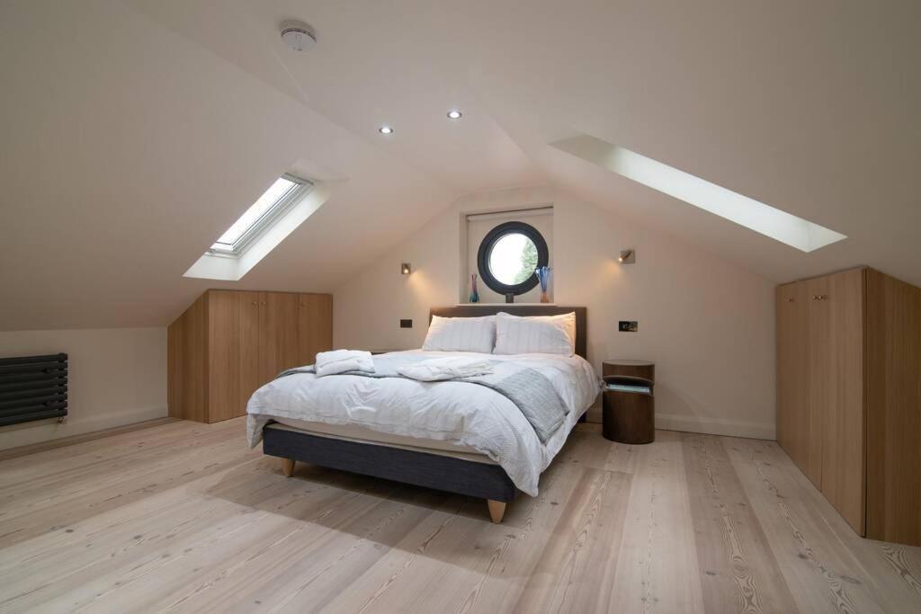 Luxury Coach House Next To Woodland In Knutsfordヴィラ エクステリア 写真