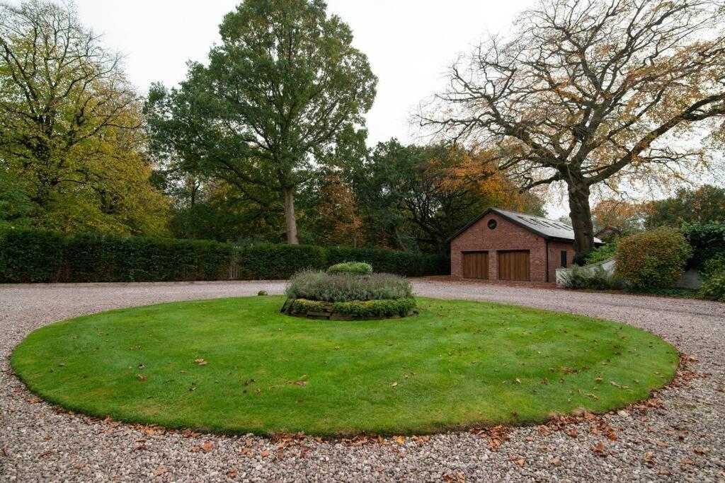 Luxury Coach House Next To Woodland In Knutsfordヴィラ エクステリア 写真