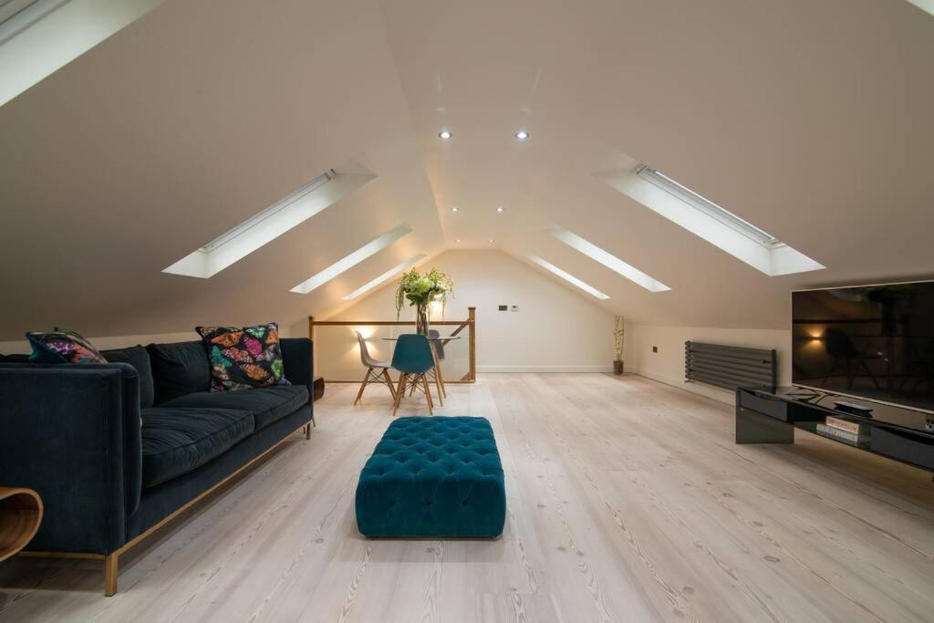 Luxury Coach House Next To Woodland In Knutsfordヴィラ エクステリア 写真