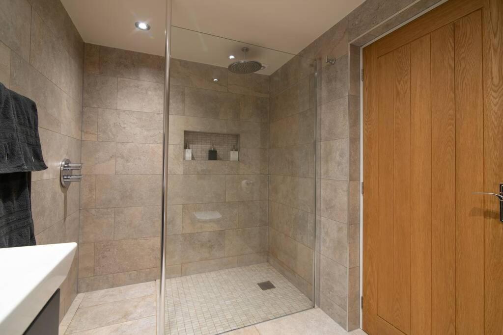 Luxury Coach House Next To Woodland In Knutsfordヴィラ エクステリア 写真